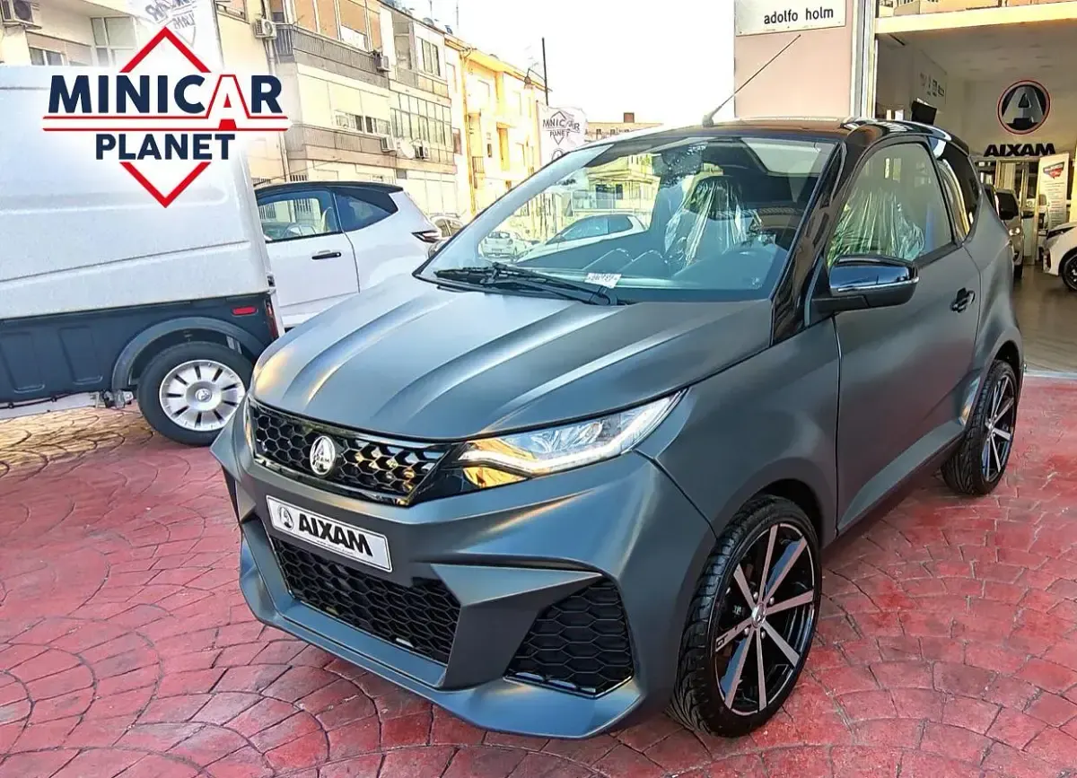 Nuova Aixam City GTO 2026 Grigio Berlina