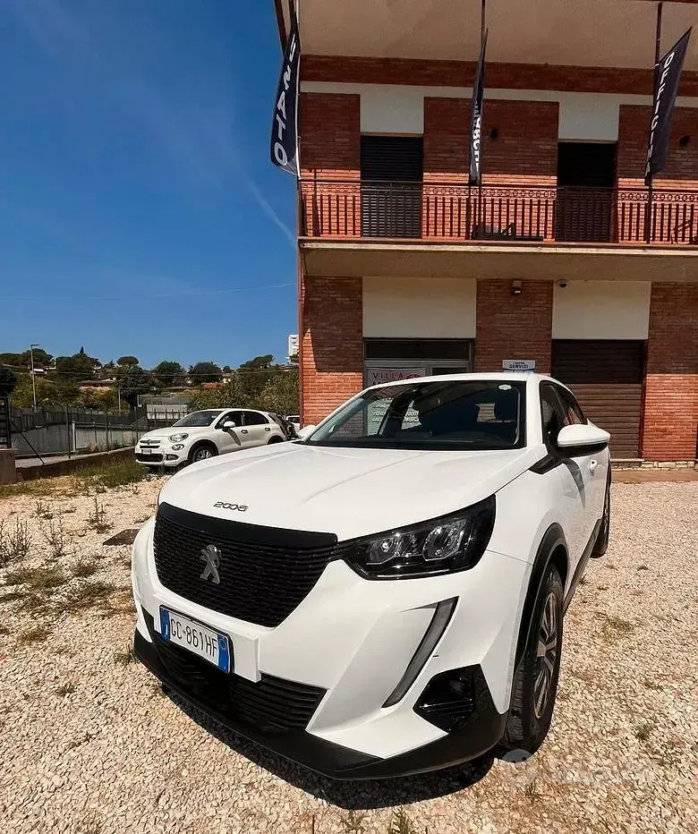 Usata Peugeot 2008 Active 101 CV (74 kW) 2020 Bianco SUV