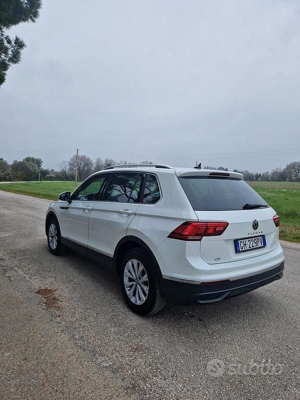Usata VW Tiguan Life 150 CV (110 kW) 2021 Bianco SUV