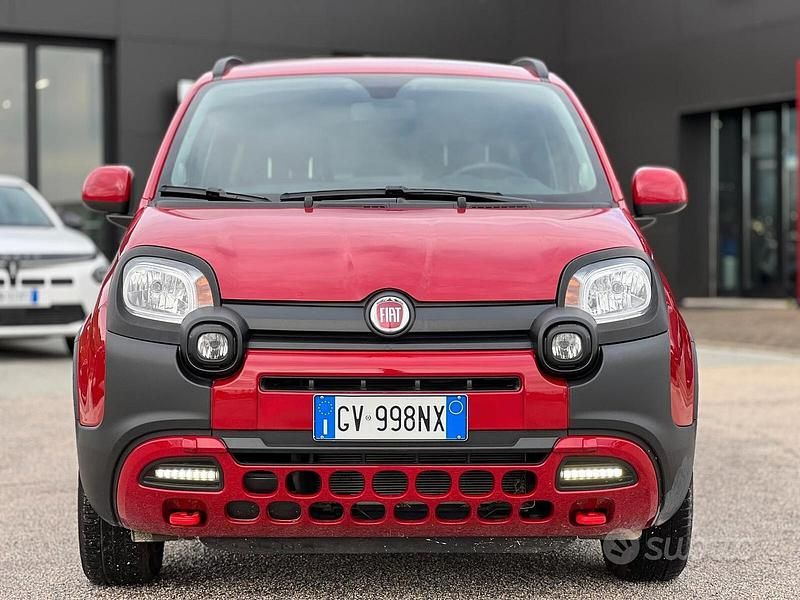 Usata Fiat Panda Cross Cross 70 CV (51 kW) 2024 Rosso Utilitaria