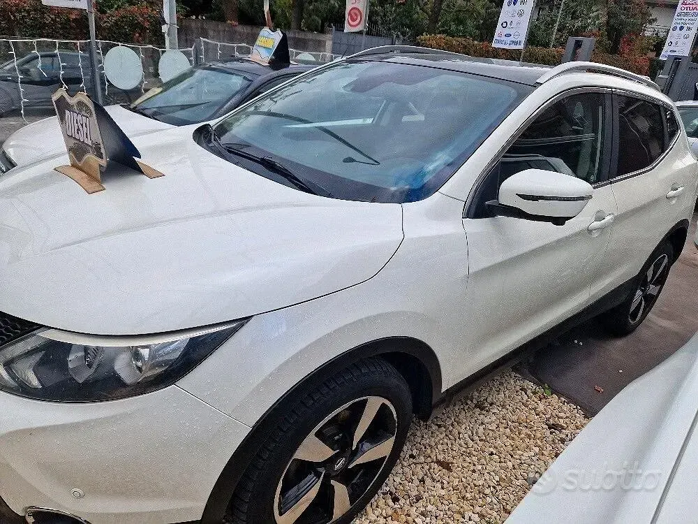 Usata Nissan Qashqai Tekna 131 CV (96 kW) 2015 Bianco SUV