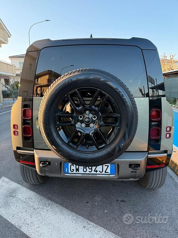 Usata Land Rover Defender SE Dynamic 2024 Verde SUV