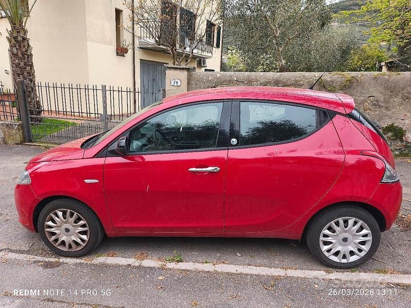 Usata Lancia Ypsilon 69 CV (50 kW) 2015 Rosso Utilitaria