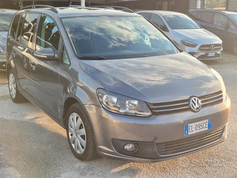 Grigio Usata 2011 VW Touran Comfortline Monovolume | 6600 € (Buon prezzo) - Immagine 1/4