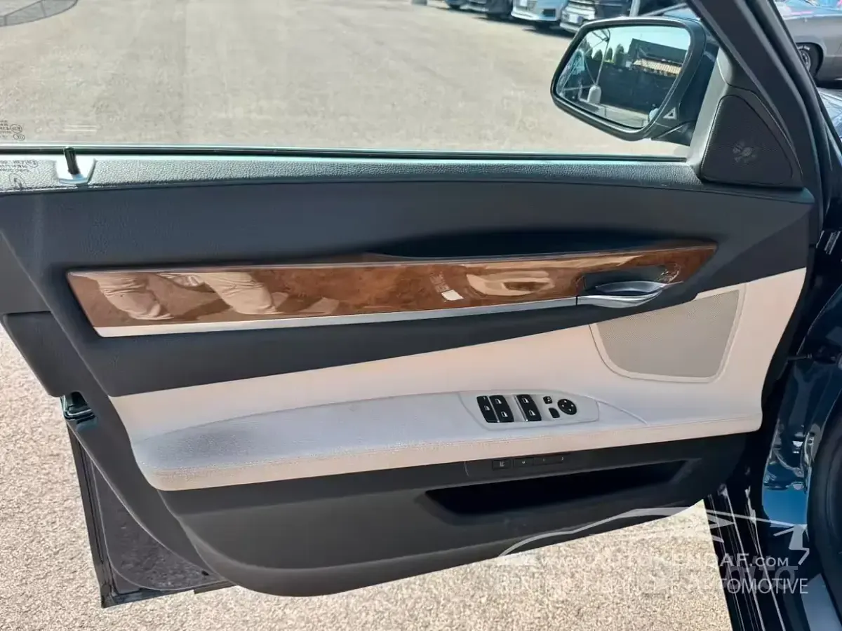 Usata BMW 740 Comfort Edition 306 CV (225 kW) 2011 Blu/azzurro Berlina