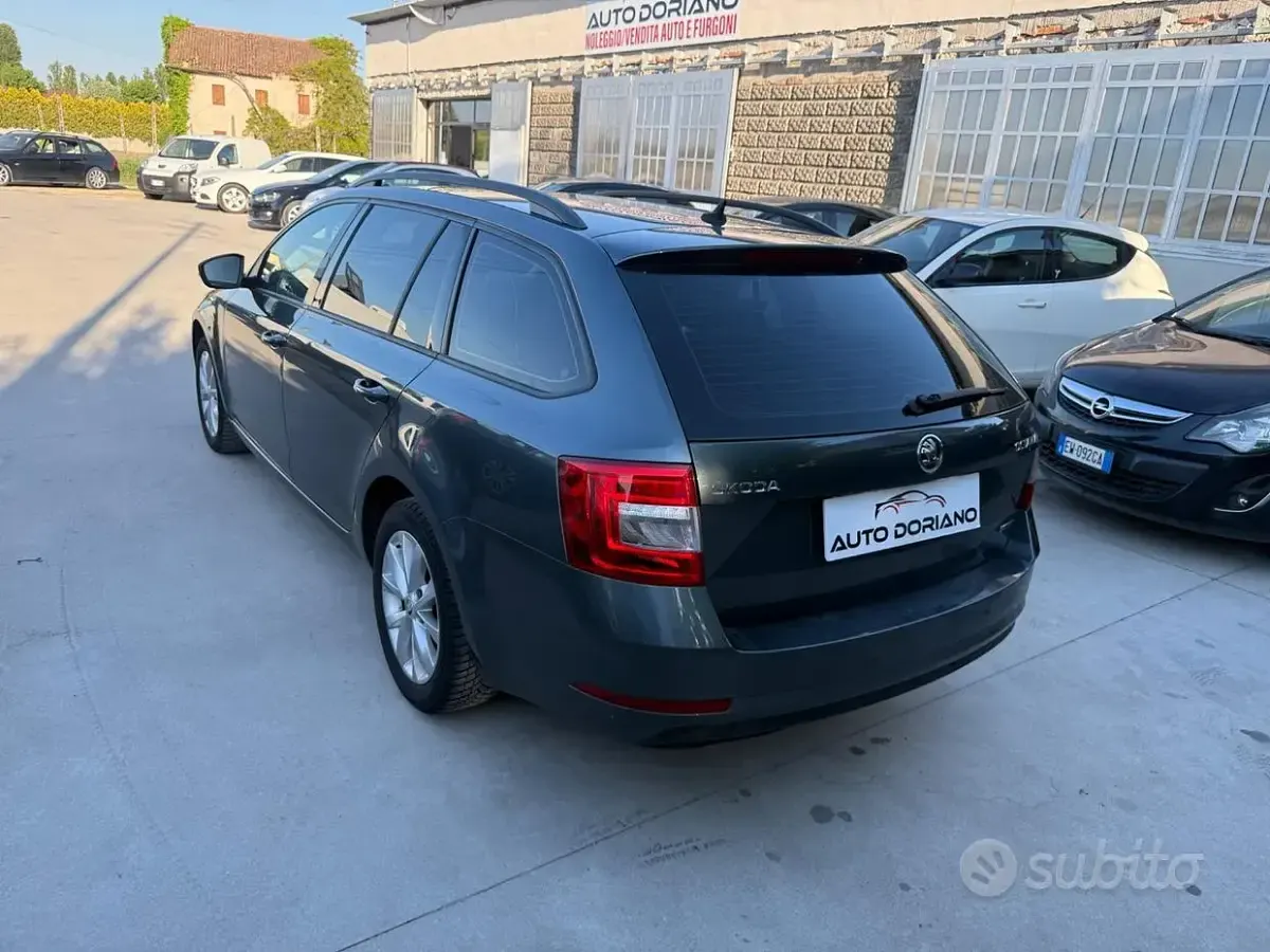 Gebraucht Skoda Octavia Style 131 PS (96 kW) 2019 Blau Kombi