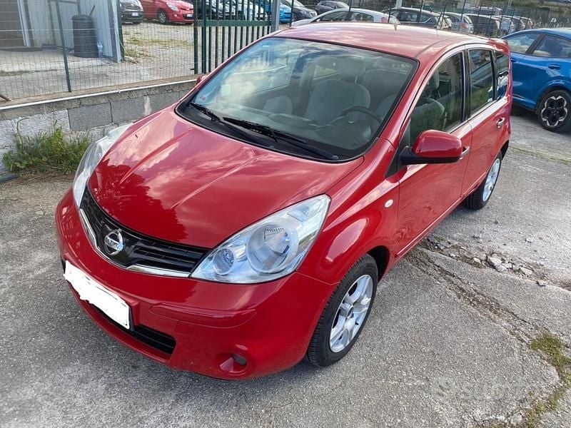 Usata Nissan Note Acenta 90 CV (66 kW) 2011 Rosso Utilitaria