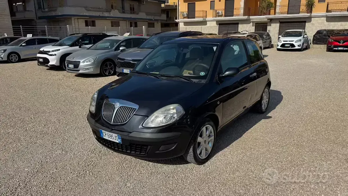 Usata Lancia Ypsilon 69 CV (50 kW) 2004 Nero Utilitaria
