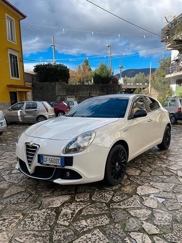 Bianco Usata 2013 Alfa Romeo Giulietta Due volumi | 5400 € - Immagine 1/4