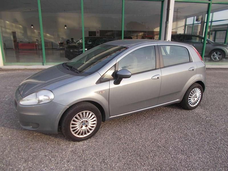 Usata Fiat Grande Punto Dynamic 77 CV (56 kW) 2006 Argento Utilitaria