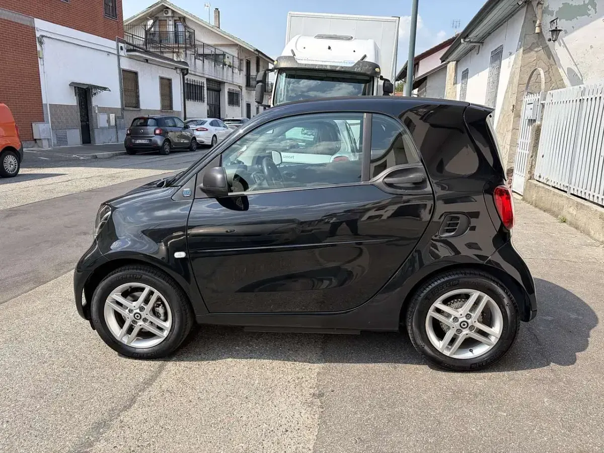 Usata Smart ForTwo Coupé Pure 41 kW (56 CV) 2021 Nero Utilitaria