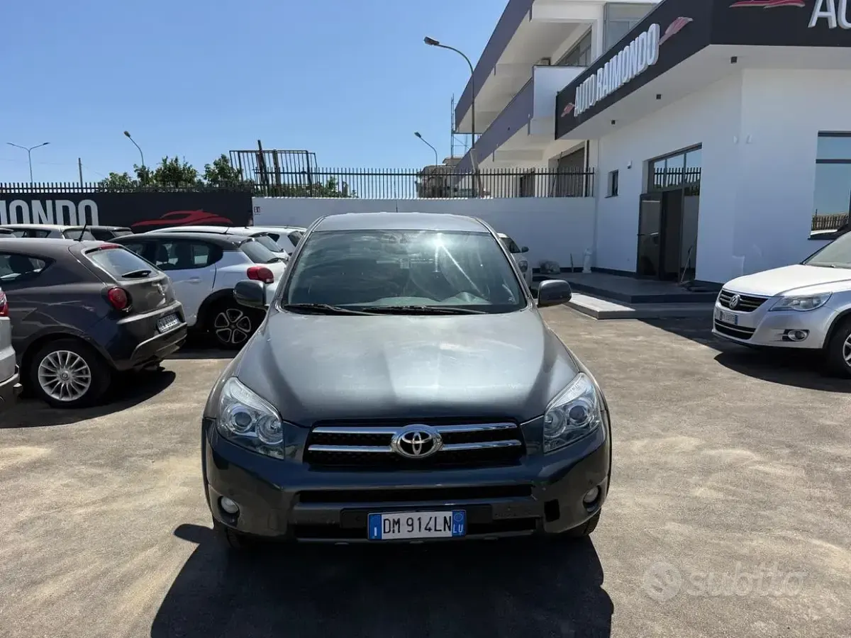 Usata Toyota RAV4 Luxury 177 CV (130 kW) 2007 Grigio SUV