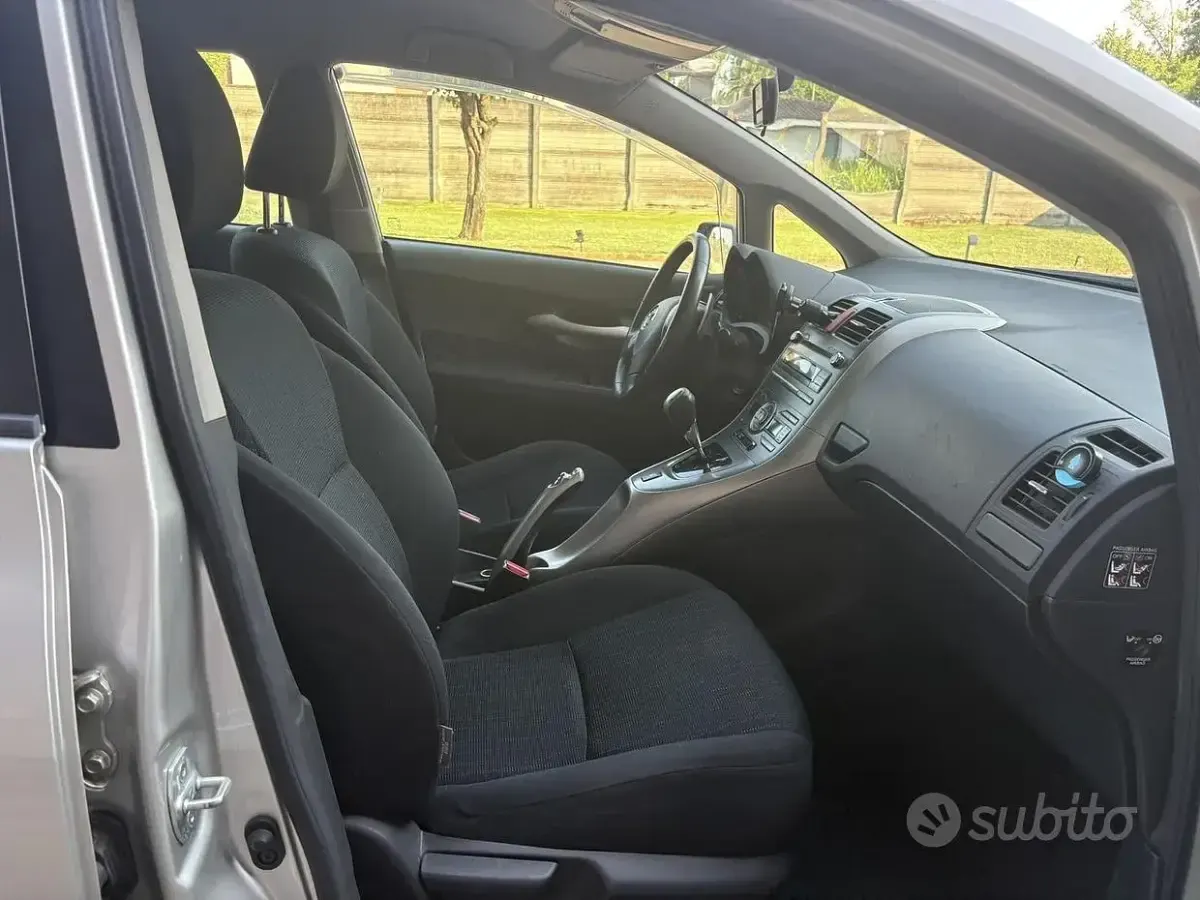 Usata Toyota Auris 124 CV (91 kW) 2008 Grigio Utilitaria