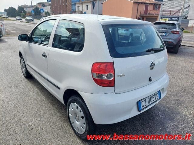 Usata VW Fox 54 CV (39 kW) 2006 Bianco pastello Utilitaria
