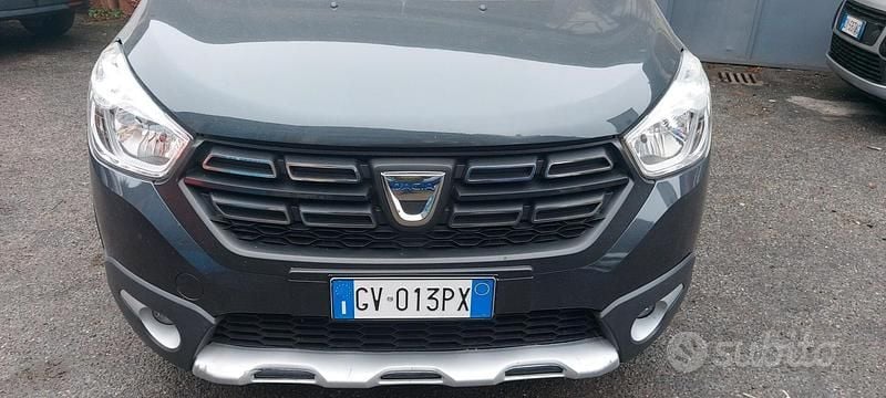 Usata Dacia Lodgy Stepway 116 CV (85 kW) 2021 Grigio Monovolume
