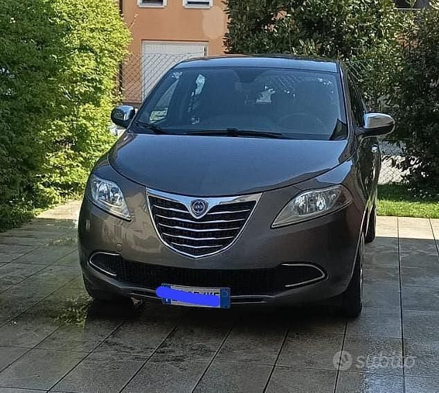 Usata Lancia Ypsilon 95 CV (69 kW) 2013 Grigio Utilitaria