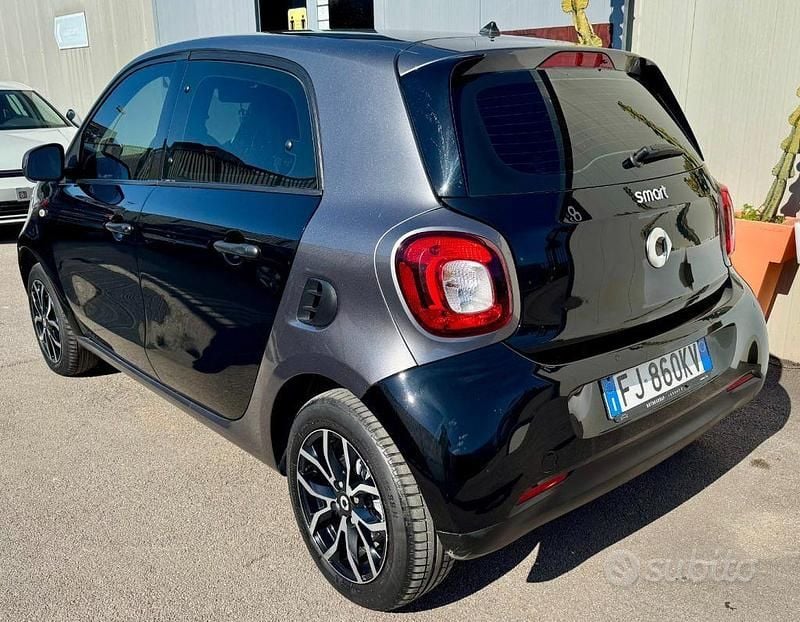 Usata Smart ForFour 70 CV (51 kW) 2017 Nero Utilitaria