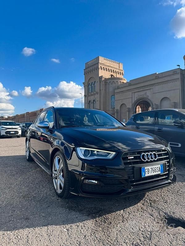 Nero Usata 2015 Audi A3 S-Line Tre volumi | 16.000 € (Molto cara) - Immagine 1/4