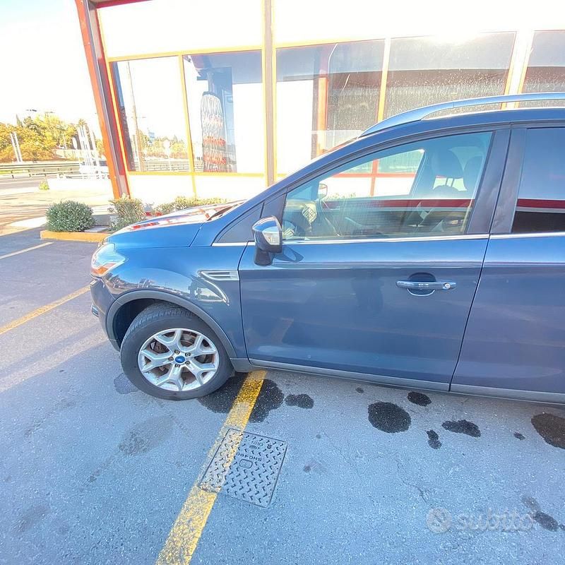 Usata Ford Kuga 140 CV (102 kW) 2012 Blu SUV
