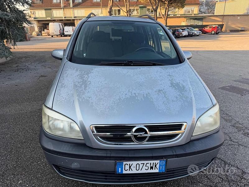 Usata Opel Zafira 125 CV (91 kW) 2003 Grigio Monovolume