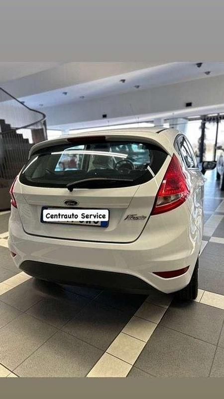 Usata Ford Fiesta Business Edition 69 CV (50 kW) 2012 Bianco Berlina
