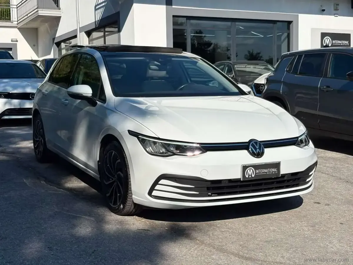Usata VW Golf VIII Life 131 CV (96 kW) 2021 Bianco Berlina