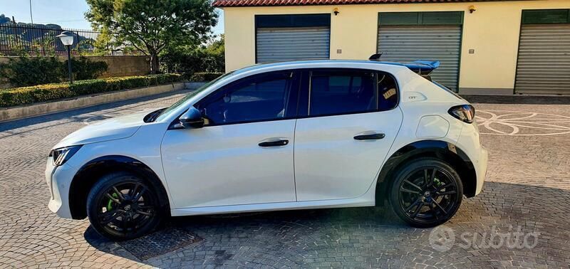 Usata Peugeot 208 GT 102 CV (75 kW) 2021 Bianco Utilitaria