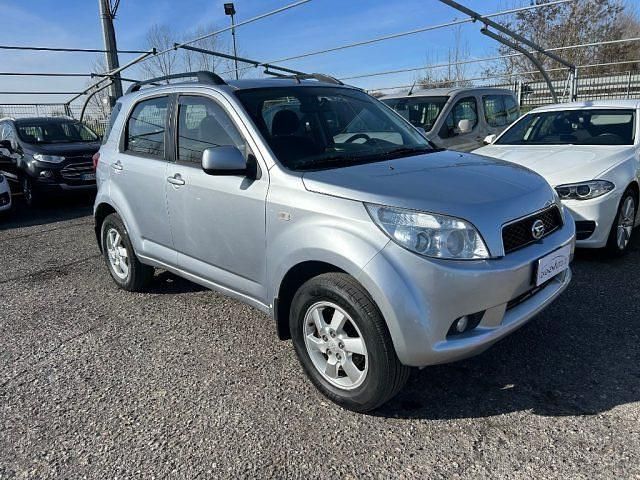Usata Daihatsu Terios 86 CV (63 kW) 2006 Argento SUV