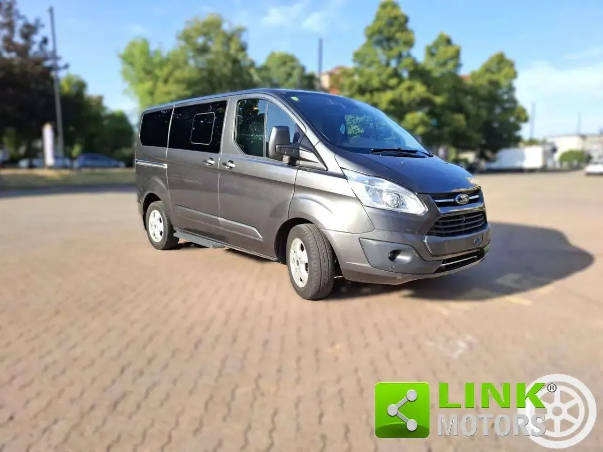 Usata Ford Tourneo Custom Titanium 131 CV (96 kW) 2018 Grigio scuro Furgone