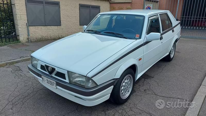 Usata Alfa Romeo 75 148 CV (108 kW) 1991 Bianco Berlina