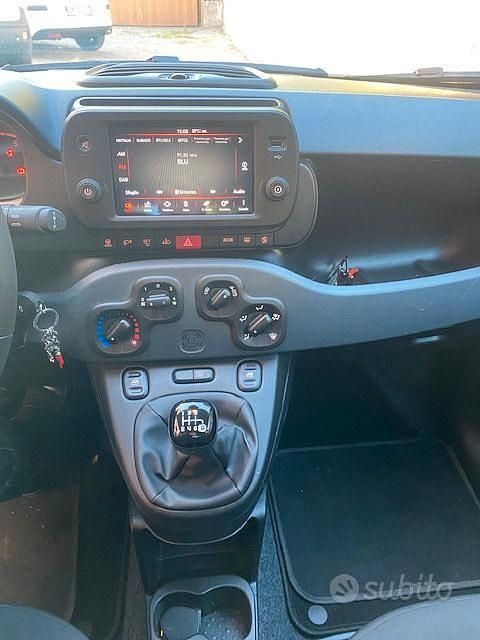 Usata Fiat Panda Cross Cross 69 CV (50 kW) 2024 Verde Utilitaria