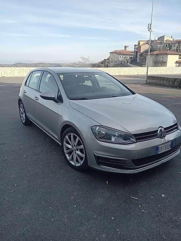 Usata VW Golf VII Highline 105 CV (77 kW) 2013 Berlina