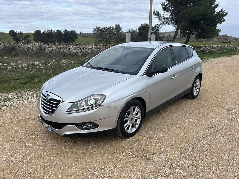 Usata Lancia Delta Gold 120 CV (88 kW) 2013 Argento Utilitaria