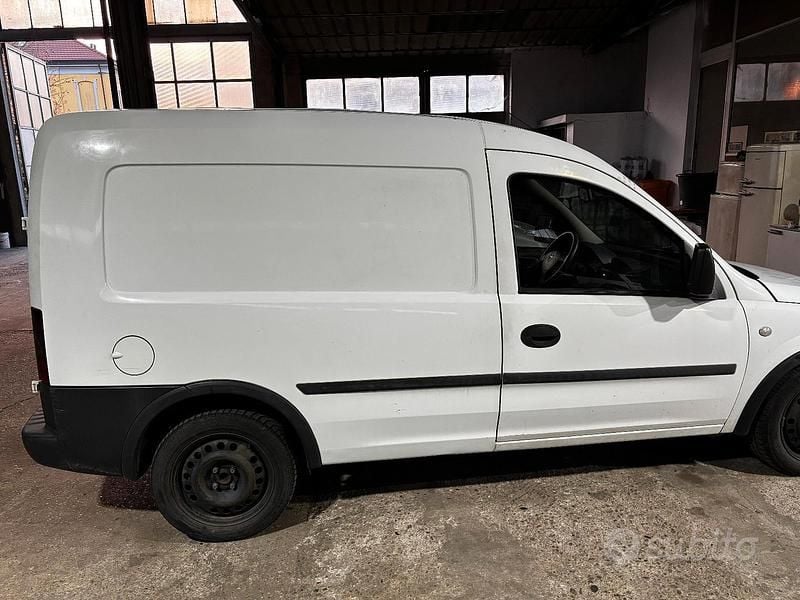 Usata Opel Combo 69 CV (50 kW) 2005 Bianco Monovolume