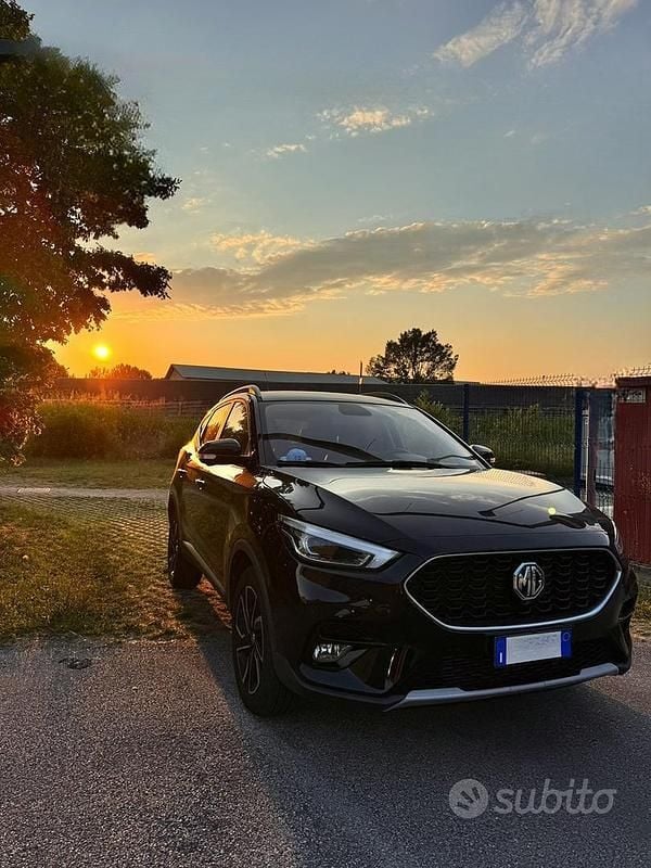 Usata MG ZS Luxury 111 CV (81 kW) 2022 Nero Berlina