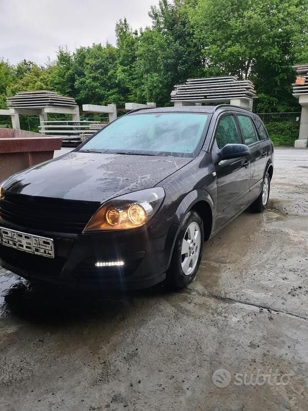 Usata Opel Astra 105 CV (77 kW) 2005 Nero Utilitaria