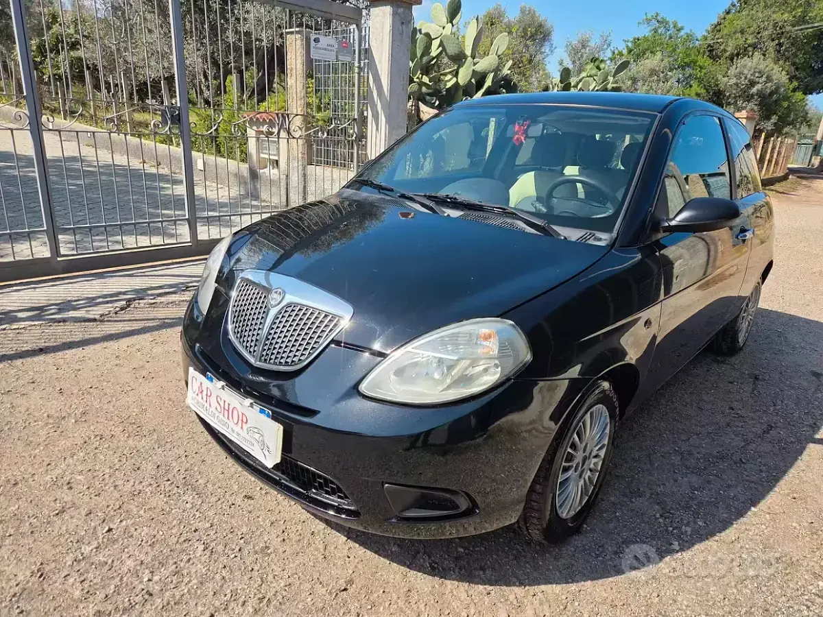 Usata Lancia Ypsilon 60 CV (44 kW) 2006 Nero Utilitaria