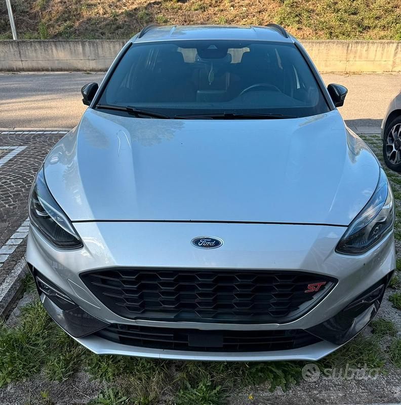 Usata Ford Focus ST-Line 120 CV (88 kW) 2021 Grigio Station wagon