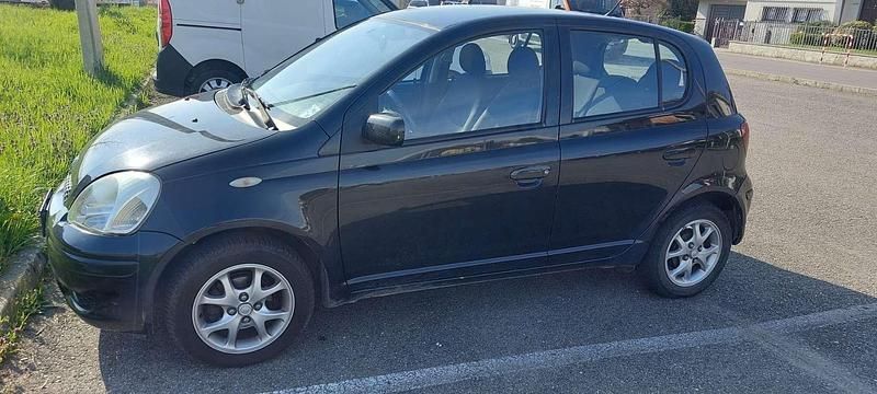 Usata Toyota Yaris Edition 75 CV (55 kW) 2005 Berlina