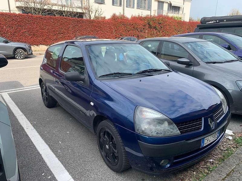 Usata Renault Clio II Dynamique 75 CV (55 kW) 2003 Blu/azzurro Berlina