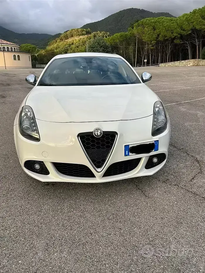Usata Alfa Romeo Giulietta Distinctive 120 CV (88 kW) 2012 Bianco Utilitaria