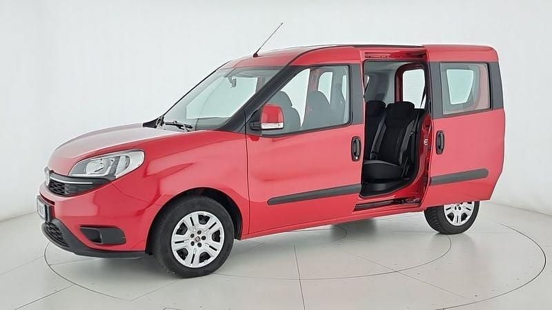 Usata Fiat Doblò 95 CV (69 kW) 2017 Rosso Monovolume