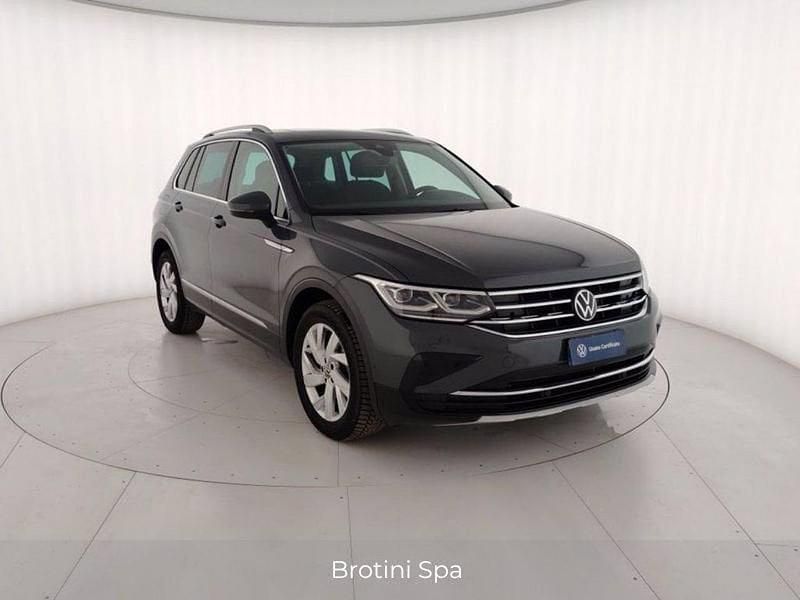 Usata VW Tiguan Elegance 150 CV (110 kW) 2023 Grigio metallizzato SUV