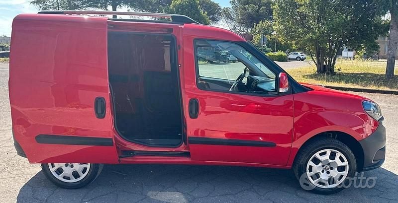 Usata Fiat Doblò Lounge 120 CV (88 kW) 2019 Rosso Monovolume