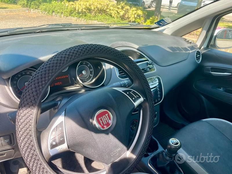 Usata Fiat Punto 77 CV (56 kW) 2012 Bianco Utilitaria