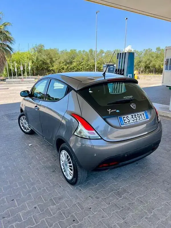 Usata Lancia Ypsilon Silver 86 CV (63 kW) 2013 Grigio Utilitaria