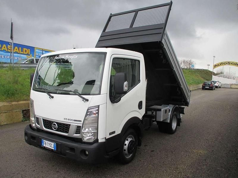 Usata Nissan Cabstar 136 CV (100 kW) 2015 Bianco Pick-up
