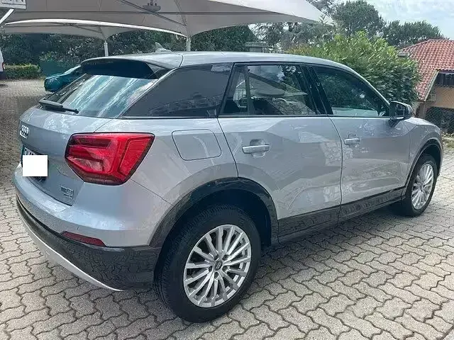 Usata Audi Q2 Business 116 CV (85 kW) 2017 Grigio SUV