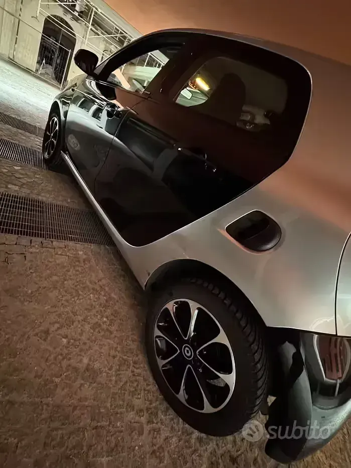 Usata Smart ForFour 75 CV (55 kW) 2017 Nero Utilitaria