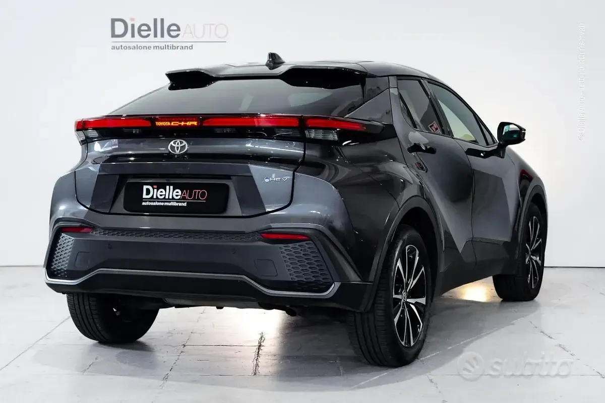 Usata Toyota C-HR Trend 140 CV (102 kW) 2024 Grigio scuro / antracite met. SUV